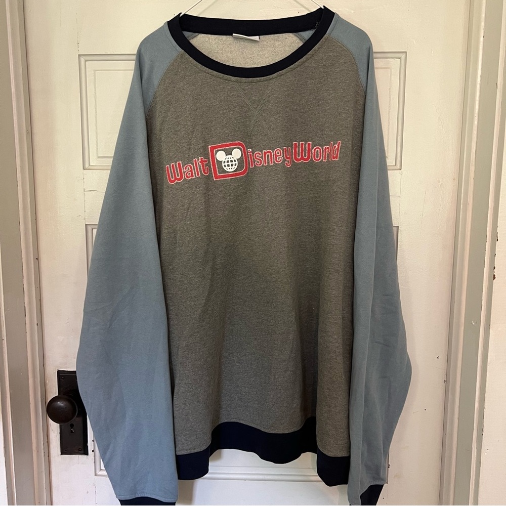 Walt Disney World embroidered sweatshirt